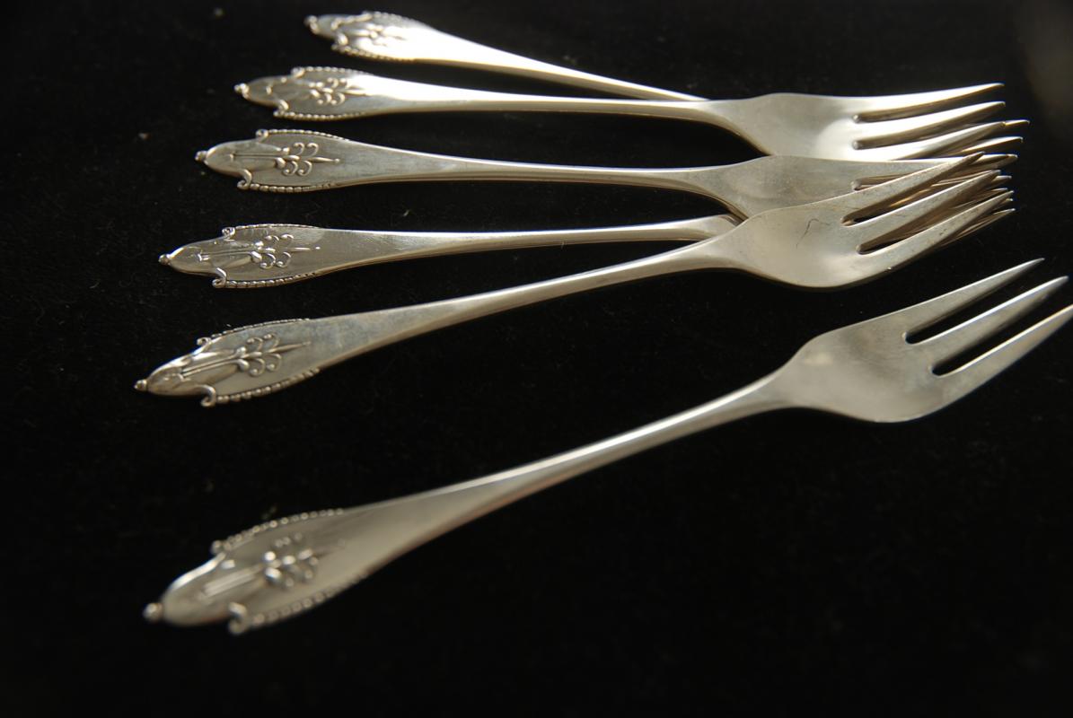 A Set of Sterling Silver Dessert Forks in Akkeleje Pattern by Georg Jensen