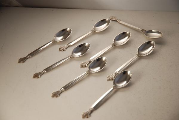 A Silver Flatware Set of 8 sterling silver Tea Spoons made by Georg Jensen in the Acanthus Pattern